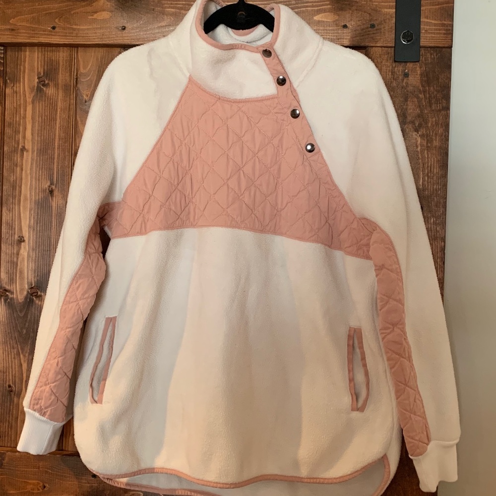 Abercrombie and Fitch snap up fleece blush and white